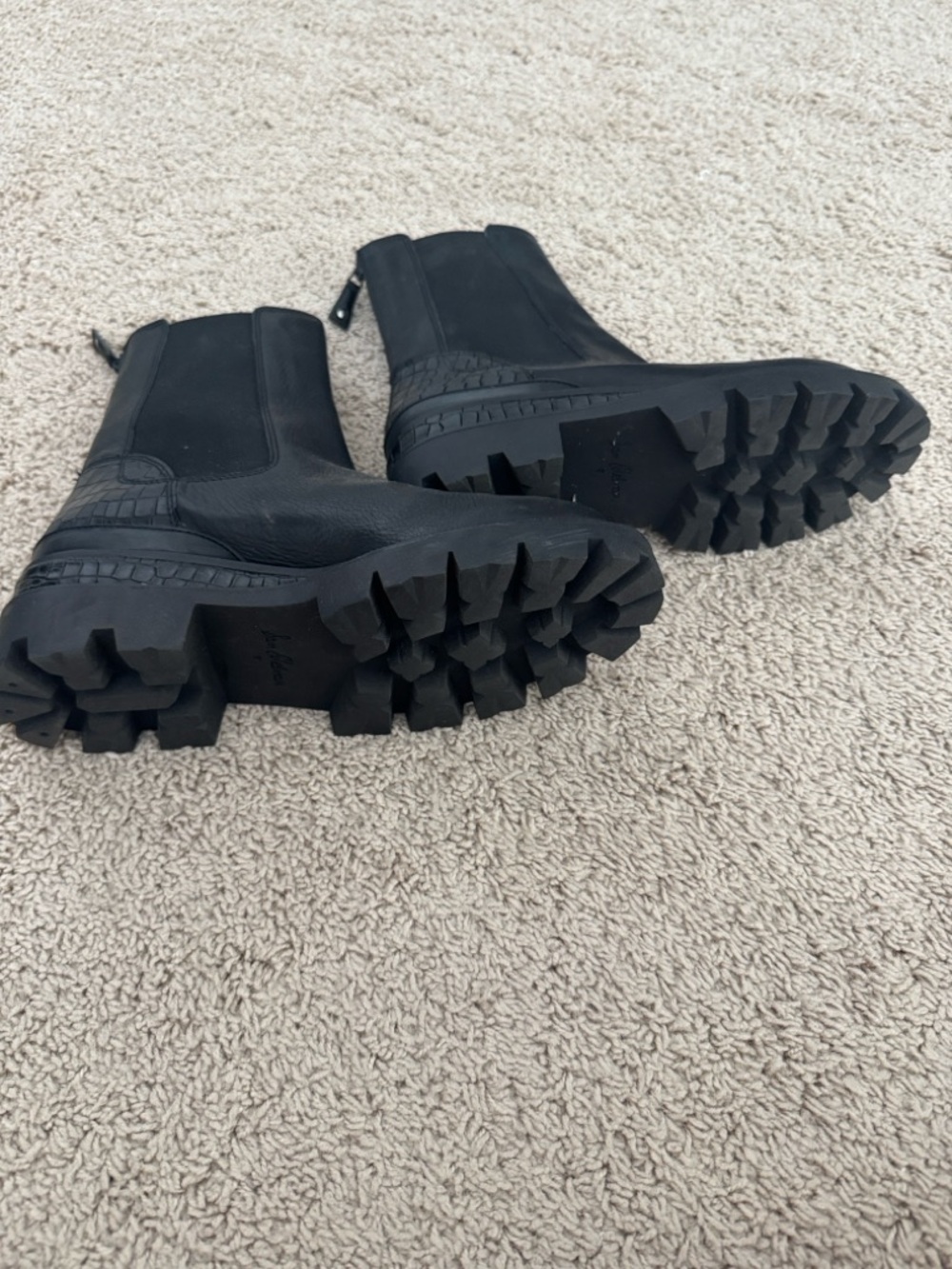 Sam Edelman Chelsea Boot - Picture 6 of 7